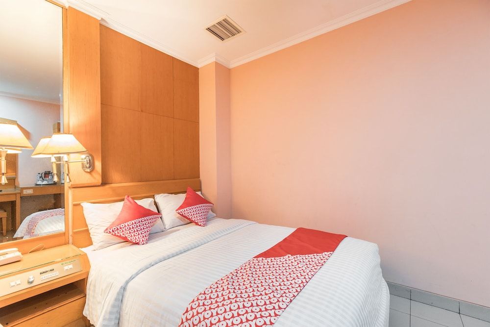 undefined OYO 671 Hotel Capitol 8