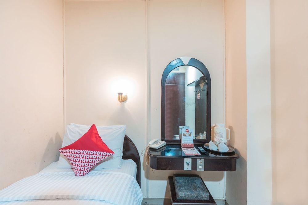 OYO 671 Hotel Capitol Standard Single Room, 1 Twin Bed 6