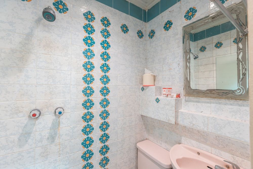 OYO 671 Hotel Capitol Standard Single Room, 1 Twin Bed 5