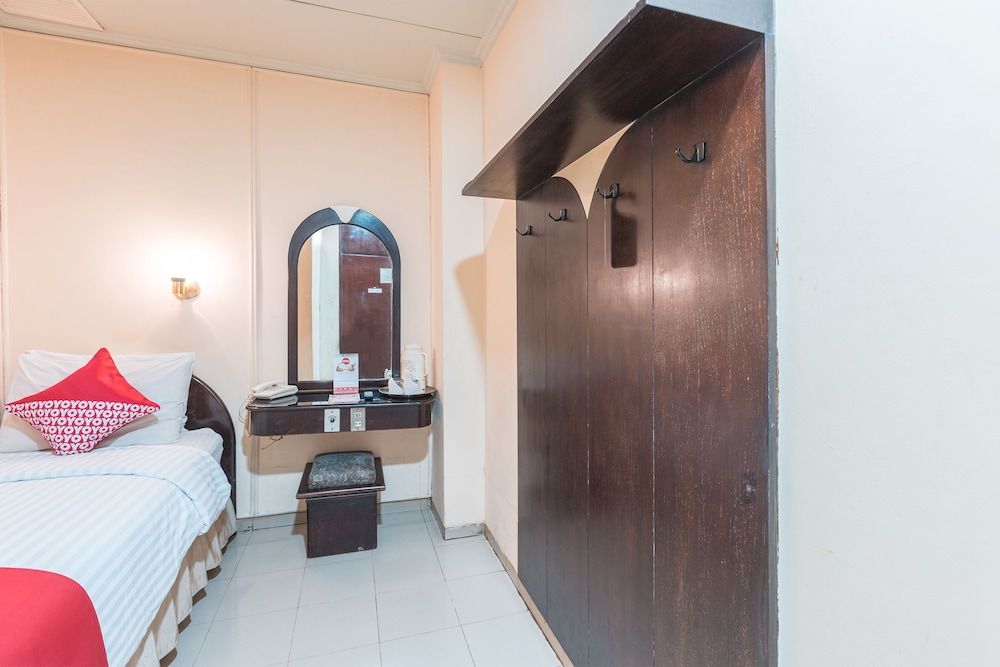 OYO 671 Hotel Capitol Standard Single Room, 1 Twin Bed 7