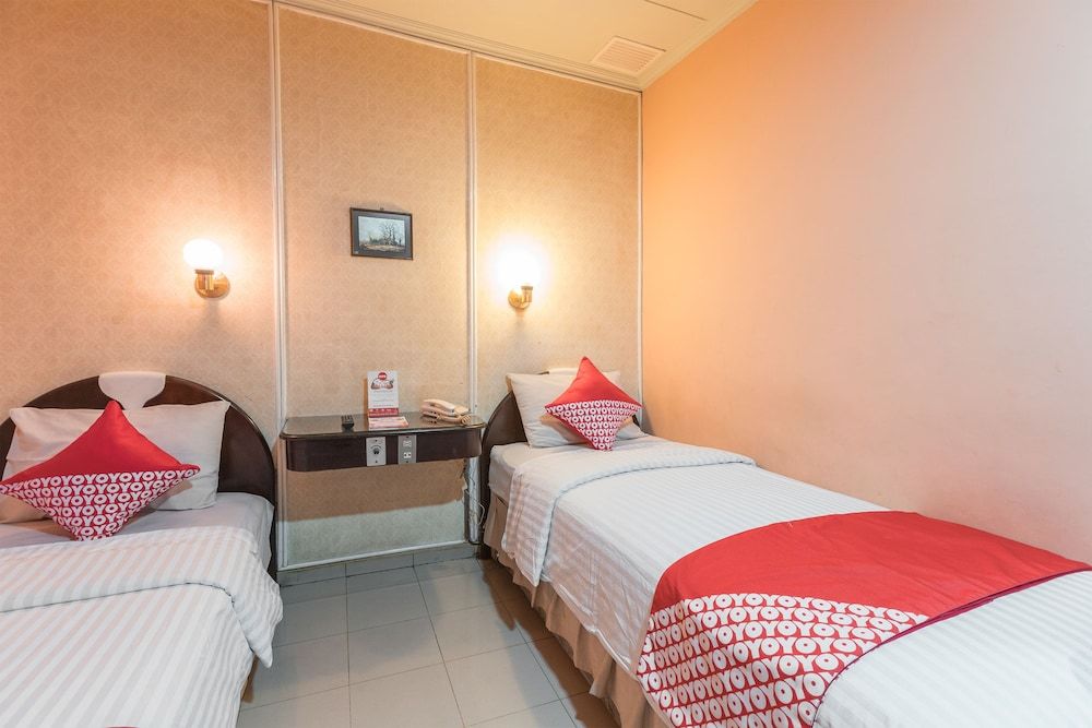 OYO 671 Hotel Capitol Standard Twin Room, 2 Twin Beds 4