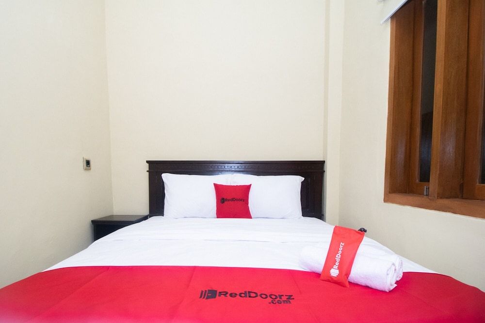 Double Room (RedDoorz)