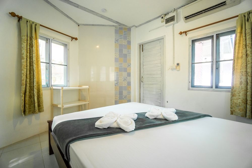 Slumber Party Koh Tao Queen Private room 2