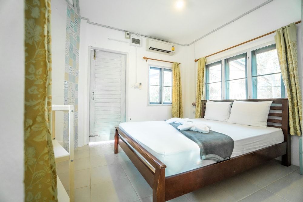 Slumber Party Koh Tao Queen Private room 3