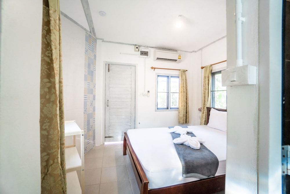 Slumber Party Koh Tao Queen Private room 4