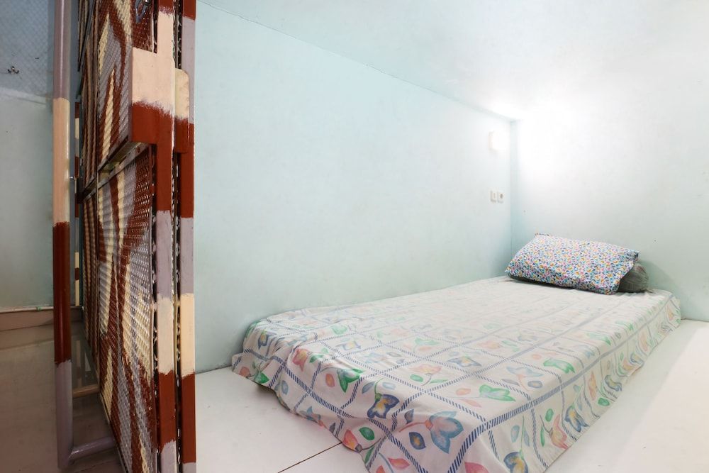undefined Kabin Kapsul Kayu Jati V Jakarta - Male Only - Hostel 9