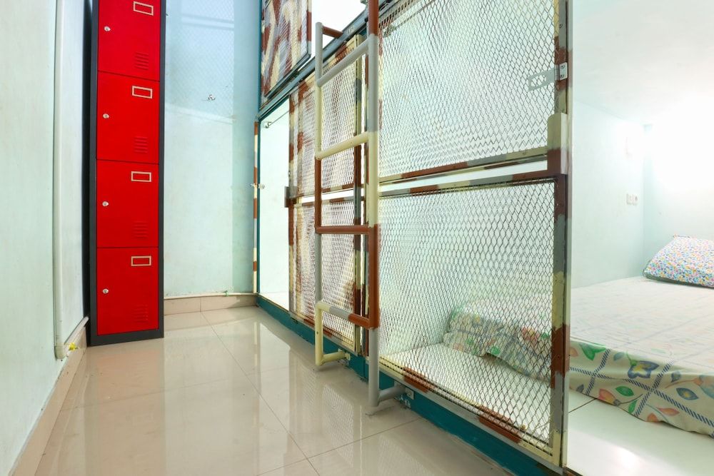 Kabin Kapsul Kayu Jati V Jakarta - Male Only - Hostel Cabin, 1 Twin Bed 6