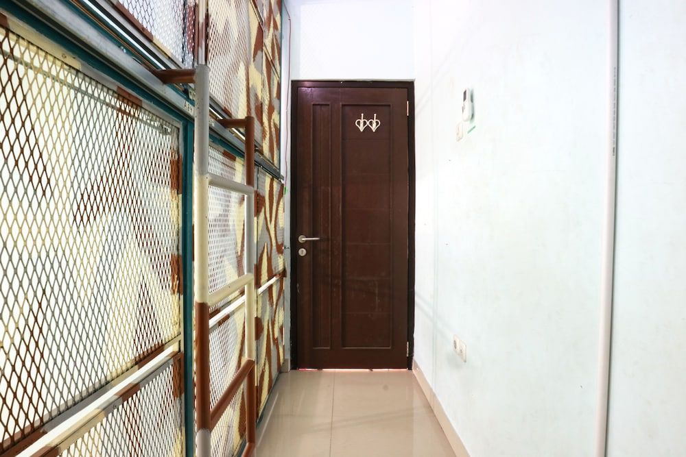 undefined Kabin Kapsul Kayu Jati V Jakarta - Male Only - Hostel 6