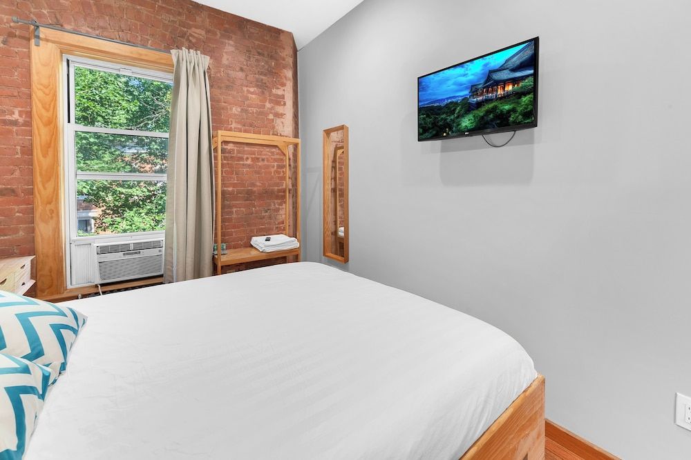 Morris Guest House Exclusive Double Room, 1 Queen Bed, Shared Bathroom 4