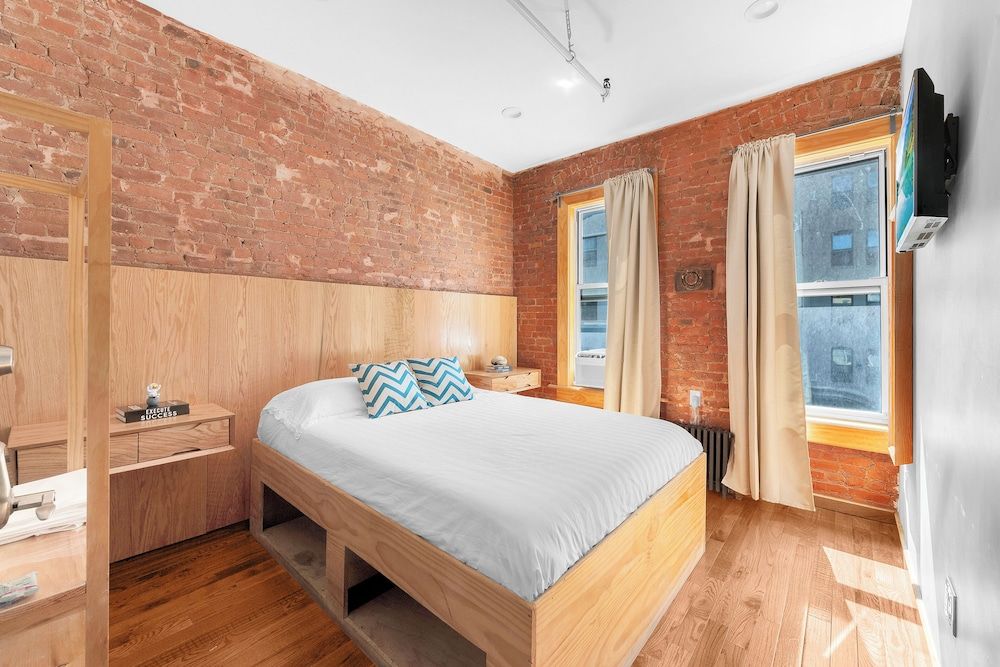 Morris Guest House Exclusive Double Room, 1 Queen Bed, Shared Bathroom 8