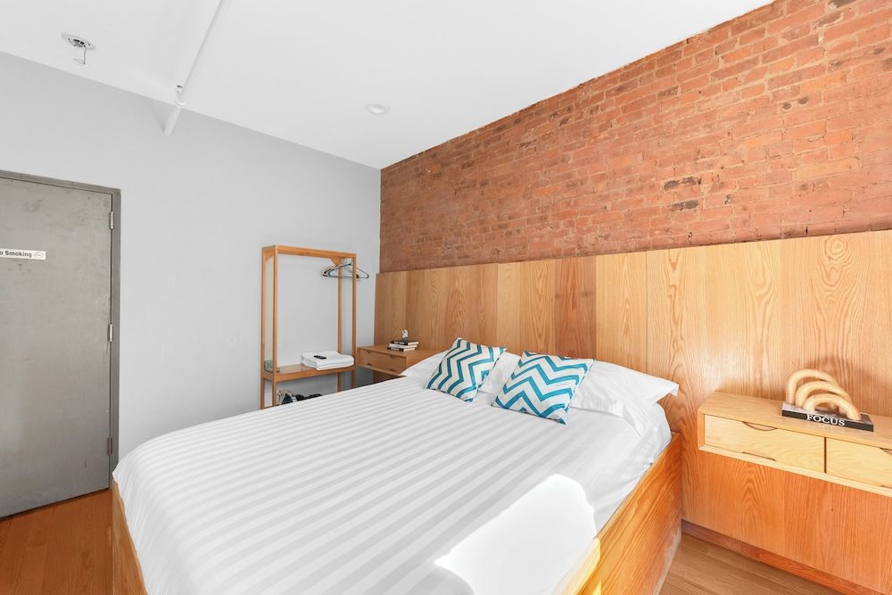 Morris Guest House Exclusive Double Room, 1 Queen Bed, Shared Bathroom 10