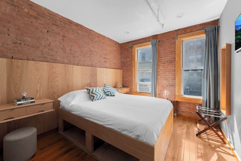 Morris Guest House Exclusive Double Room, 1 Queen Bed, Shared Bathroom 6