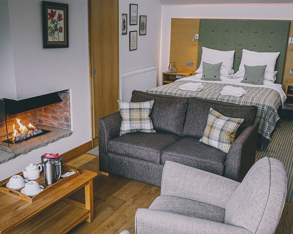 The Carpenters Arms Junior Room, Garden View