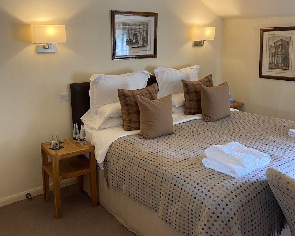 The Carpenters Arms Deluxe Double Room 2