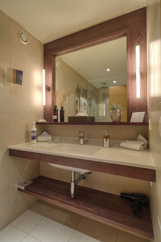 Bernerhof Swiss Quality Hotel Gstaad Family Suite 4