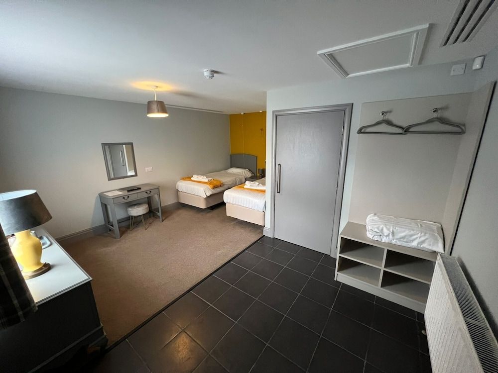 The Black Horse Inn Standard Twin Room, Ensuite (Wet Room) 2