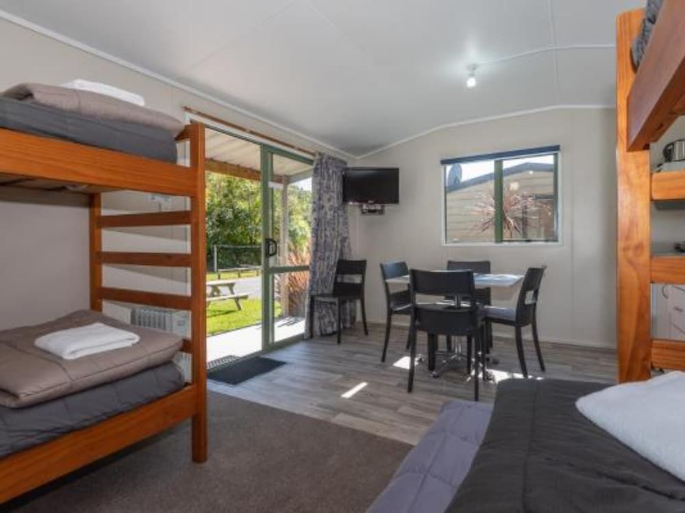 Blue Lake Top 10 Holiday Park 