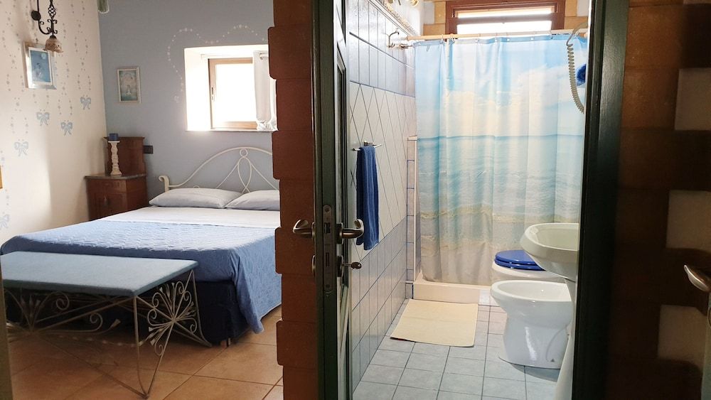 Double Room (Aria)