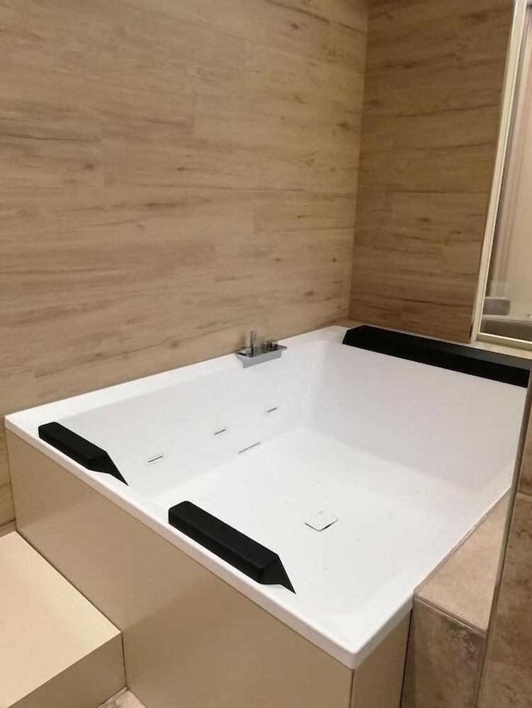 PARCO DELLE QUERCE Superior Double or Twin Room 7