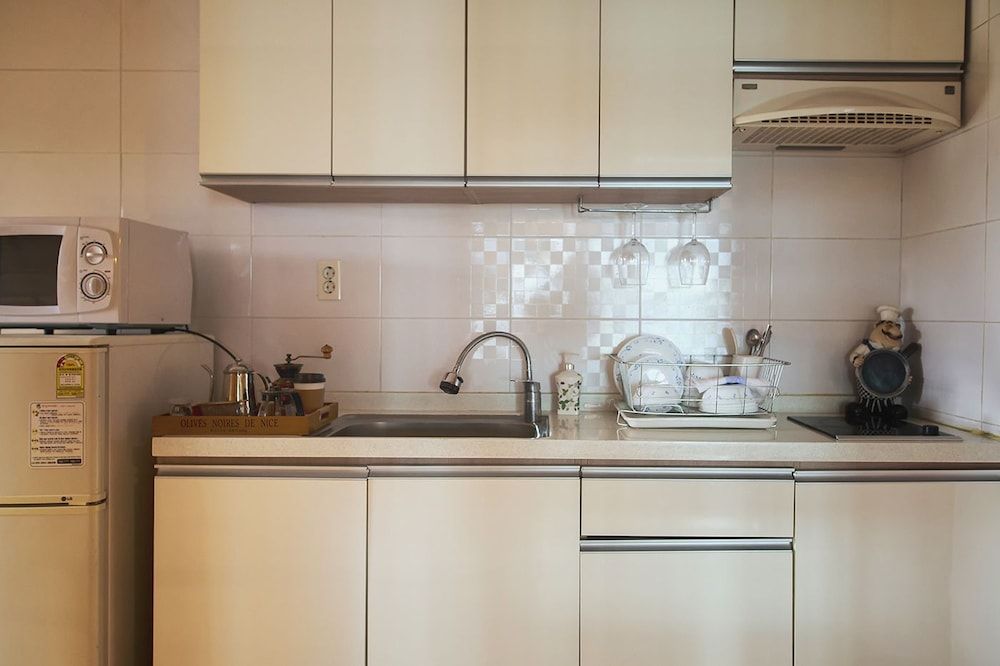 Tongyeong MongDol House Studio (Ghee Lyn Cho) 8