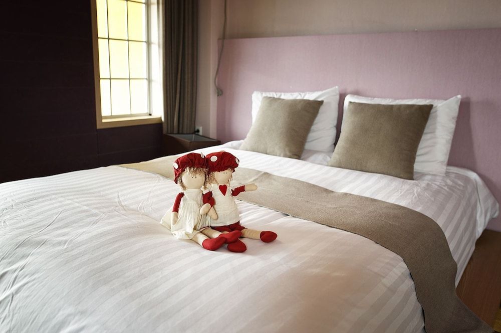 Tongyeong MongDol House Studio (Ghee Lyn Cho) 5