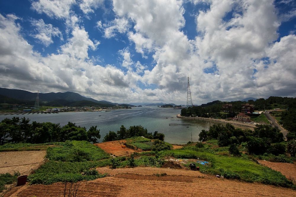 Tongyeong MongDol House Studio (Min Deul Lae) 7