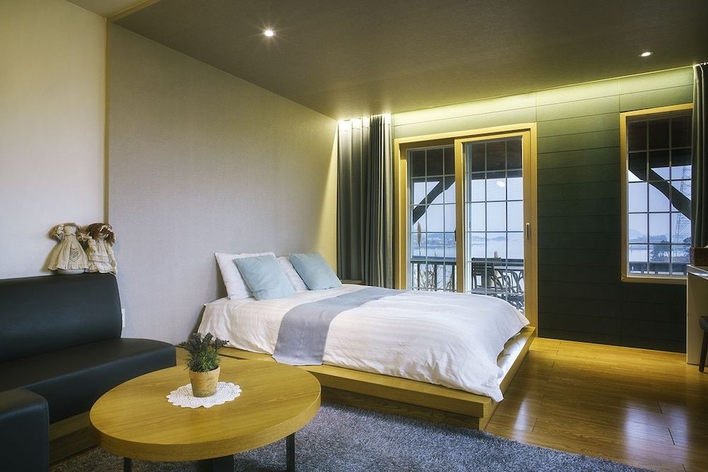 Tongyeong MongDol House Studio (Noh Roo Gwi) 5