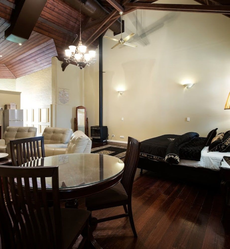 Luxury King Suite