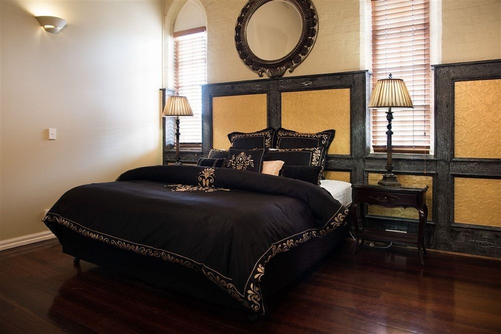 Luxury King Suite