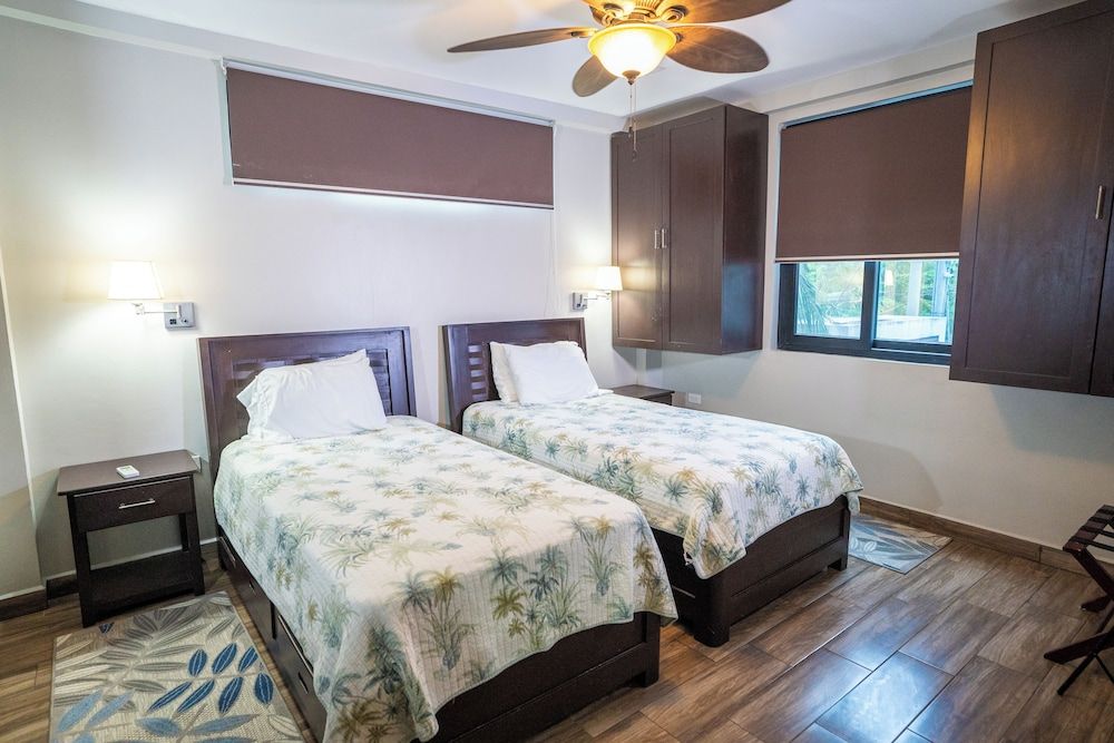 Brisas Del Mar Roatan Deluxe Room 4