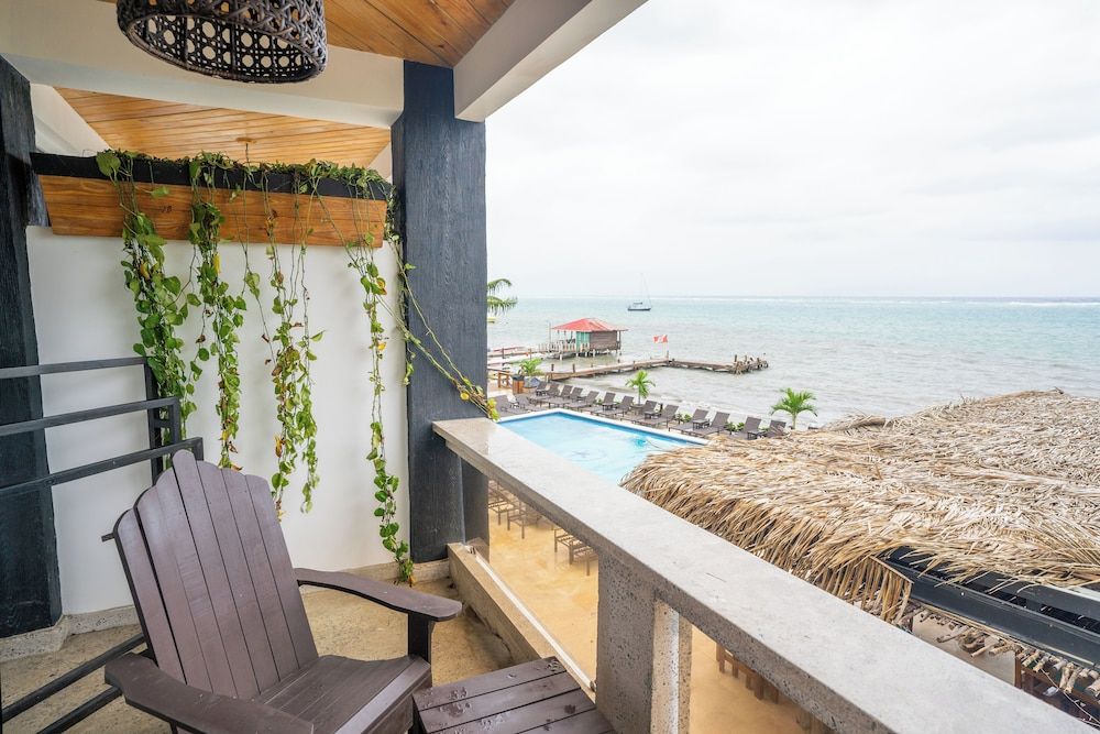 Brisas Del Mar Roatan Deluxe Room 5