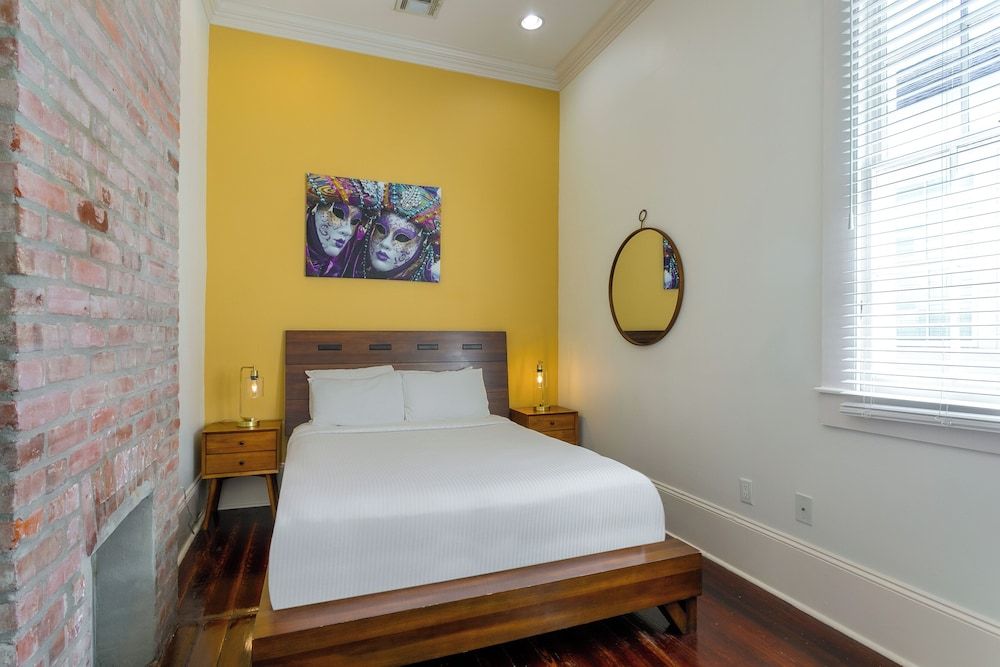 Signature Condo, 2 Bedrooms, Pool Access, Courtyard Area