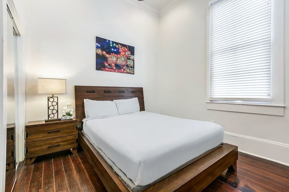 Luxury Condo, 2 Bedrooms, Pool Access, Courtyard Area