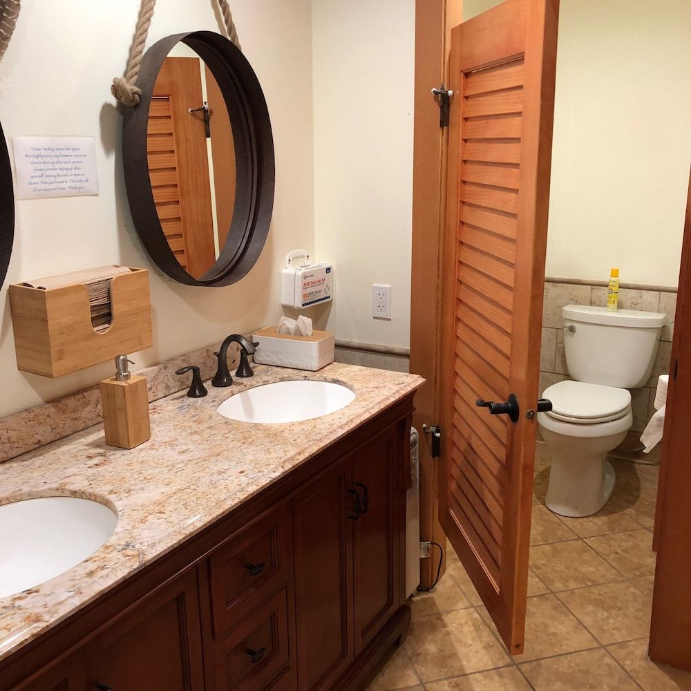 Sunrise Twin Bed (Shared Bath)