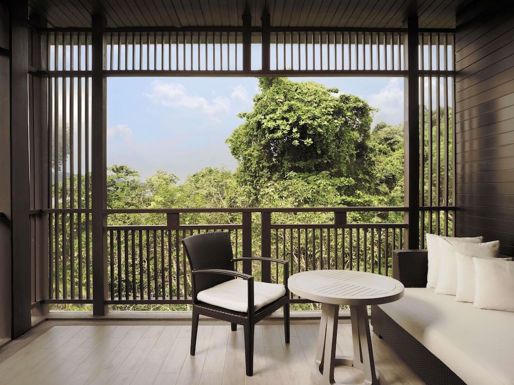 Pullman Phuket Arcadia Naithon Beach Deluxe Room, 1 King Bed 8