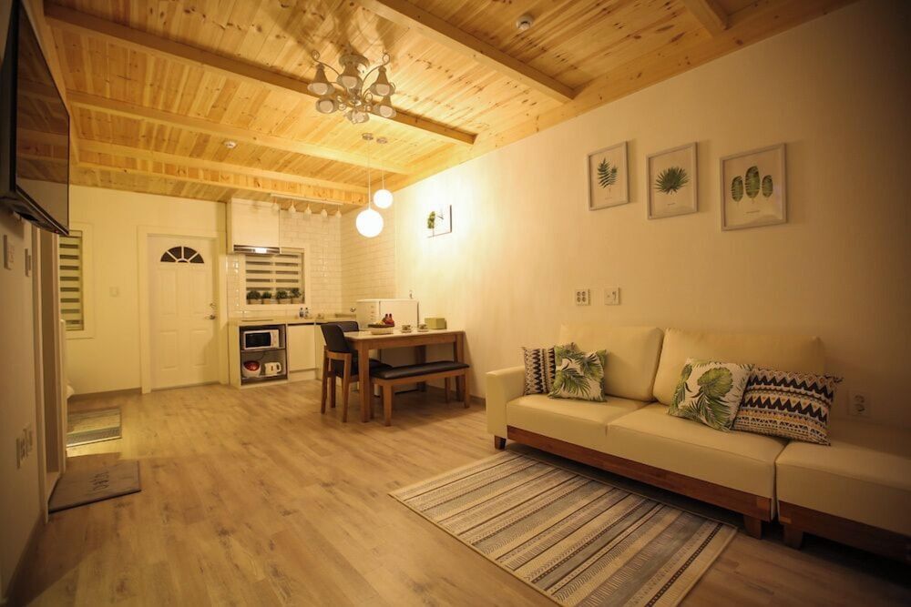 Rosedeil Room (Natural) 13