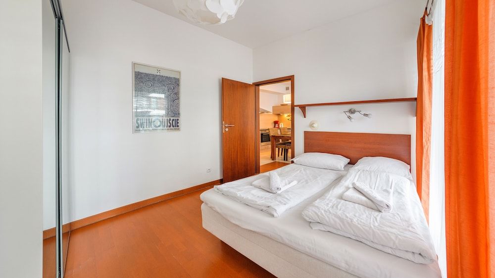 Apartment (204)