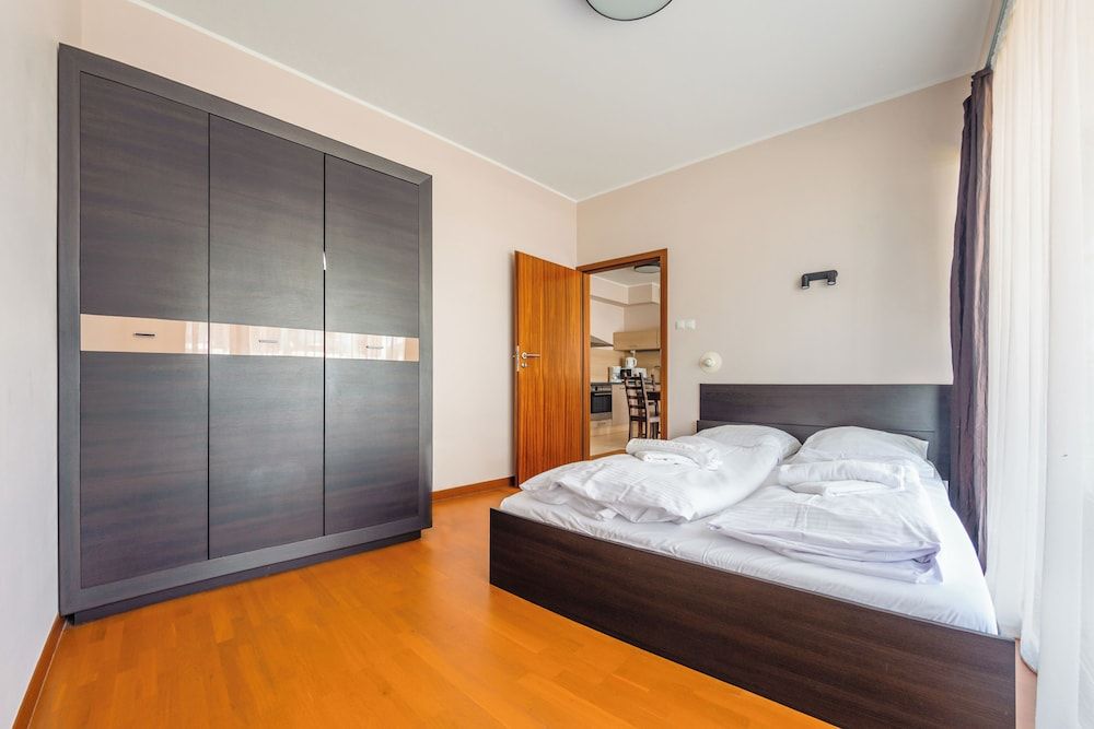Apartment (614)