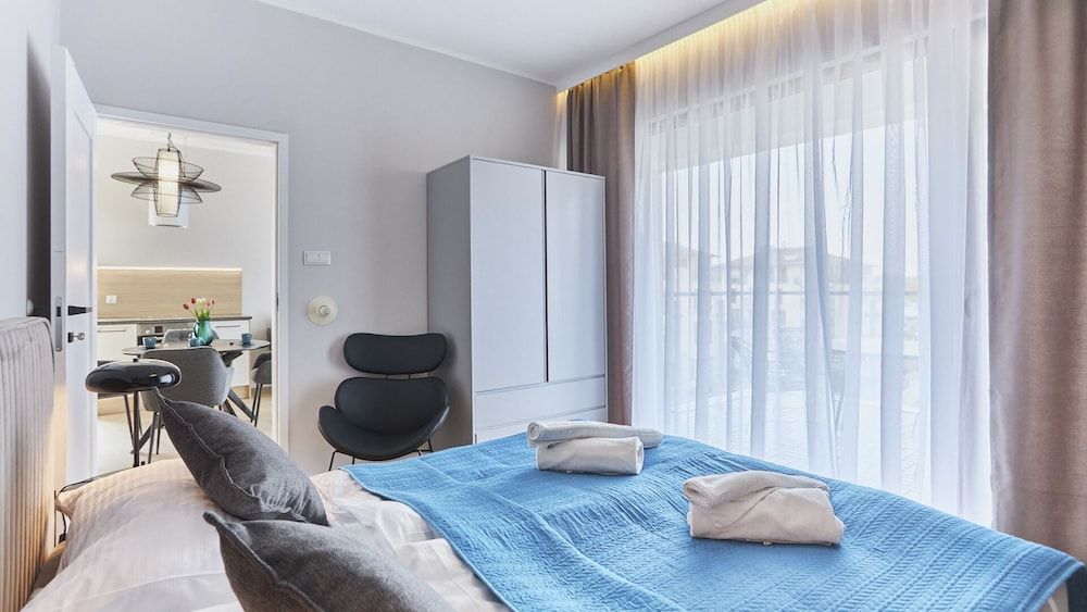 Apartment (623)
