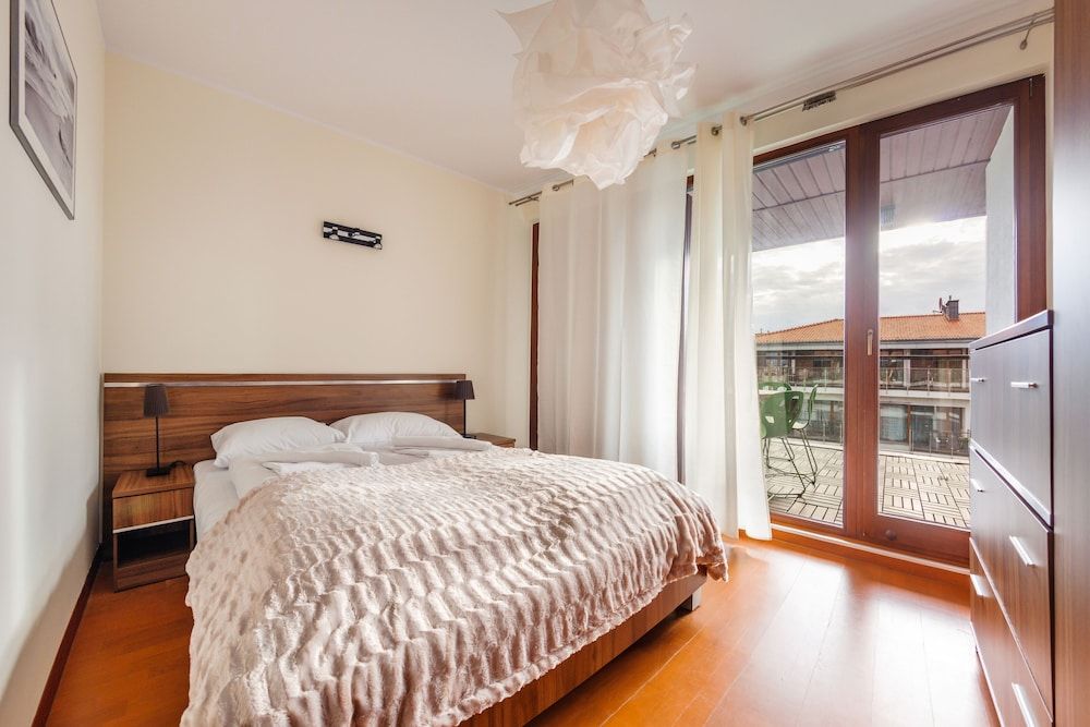 Apartment (632)