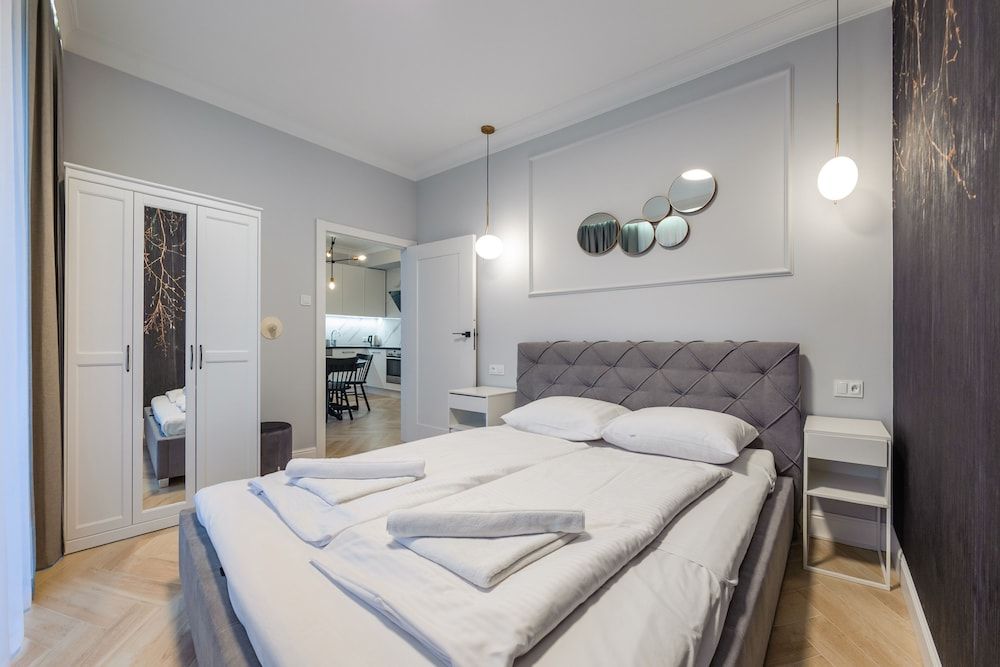 Apartment (304)