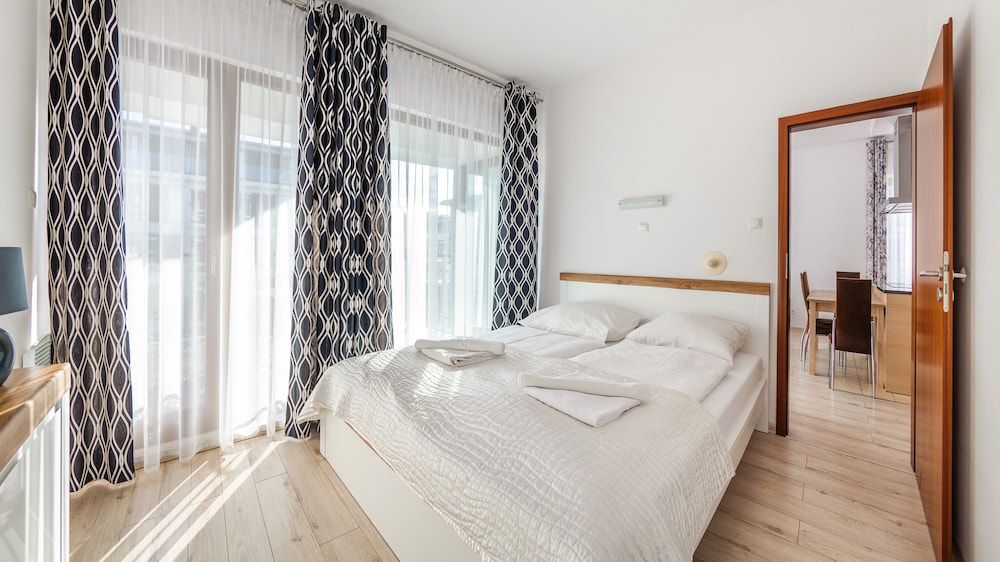 Apartment (122)