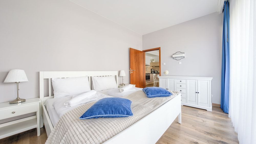 Apartment (311)