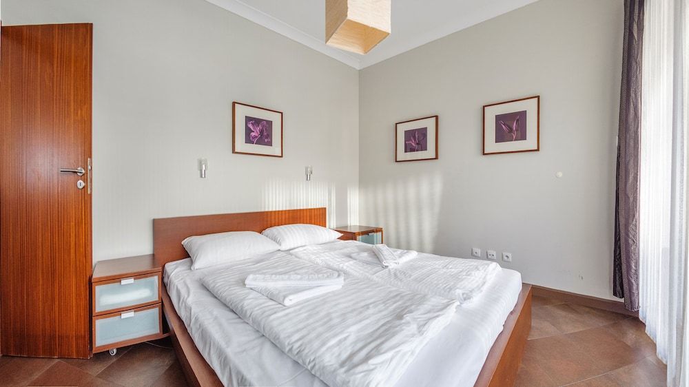 Apartment (222)