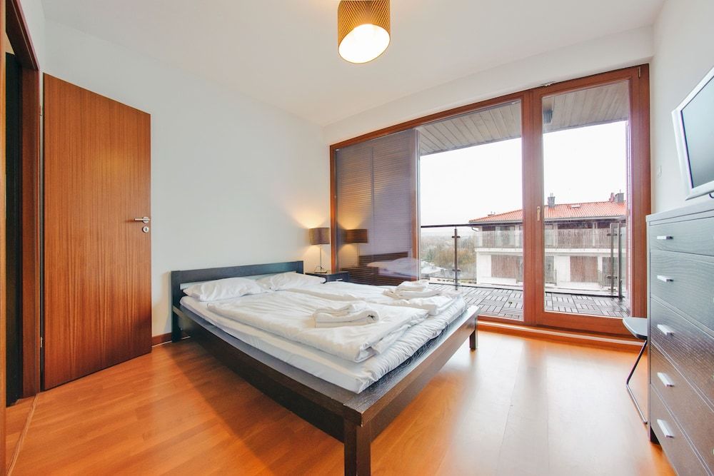 Apartment (533)