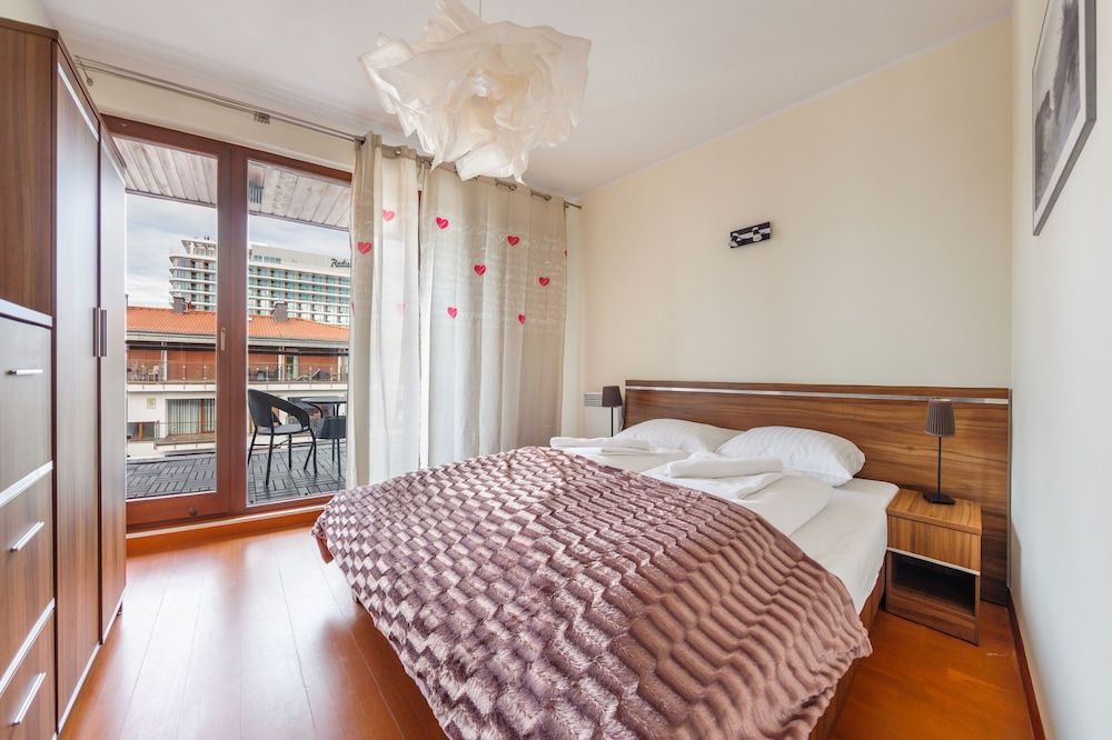 Apartment (632)