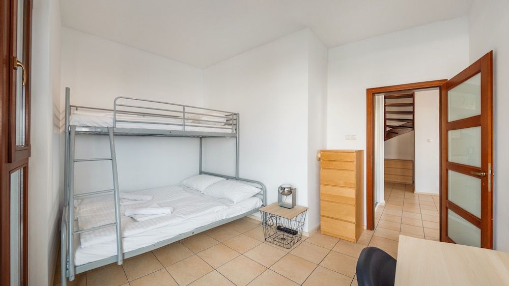 Apartment (539)