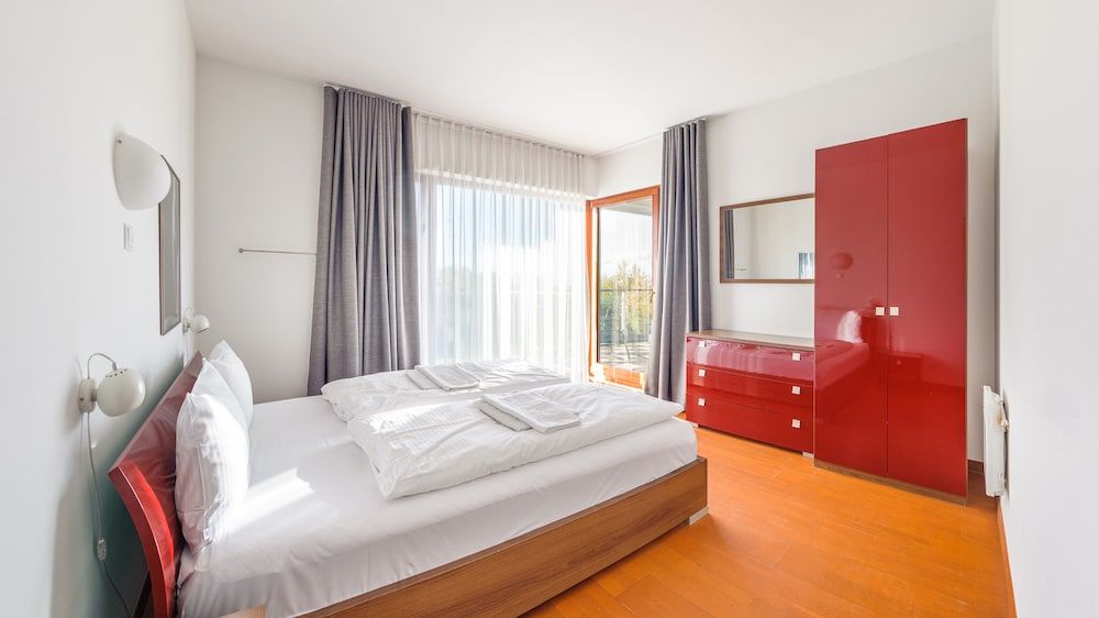Apartment (326)