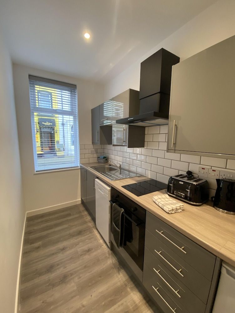 Blackpool Abode - 20 Bairstow Street Apartment, Private Bathroom (Bairstow Room 1/2) 10