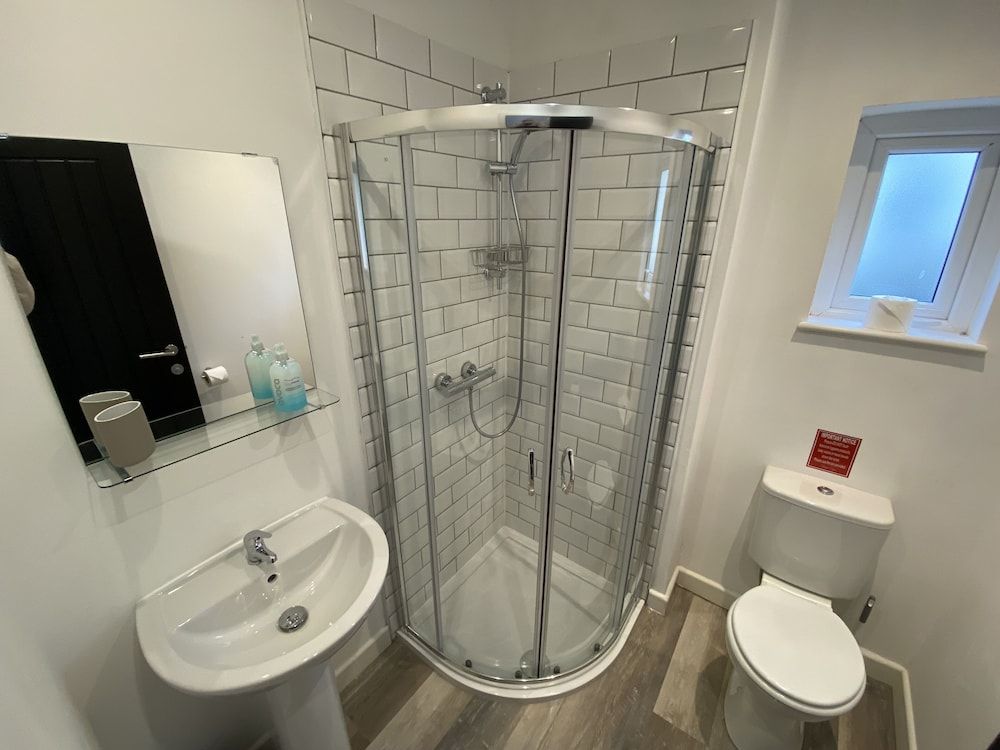 Blackpool Abode - 20 Bairstow Street Studio, Ensuite (Bairstow Rooms 3/5) 10